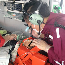 ■ドクターヘリにも搭乗し、広島県内だけでなく幅広いエリアで救急医療活動を しています。
